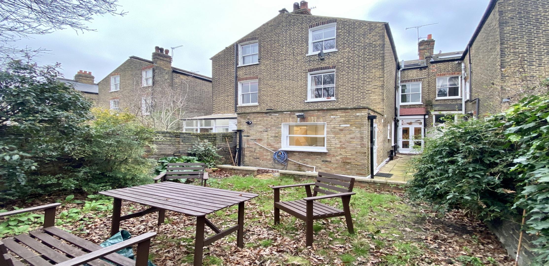 			LET , 2 Bedroom, 1 bath, 1 reception Apartment			 Killyon Road, Clapham
